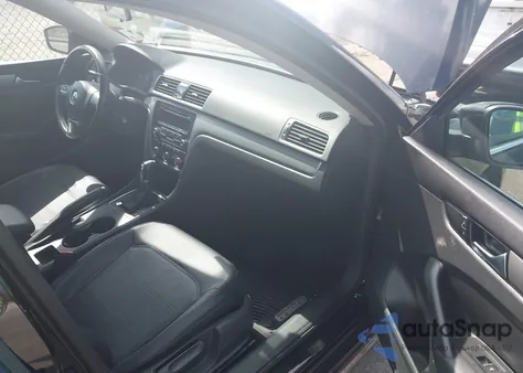 2014 Volkswagen Passat 1.8T Wolfsburg Edition z USA, uszkodzony, nr VIN 1VWAT7A38EC029763